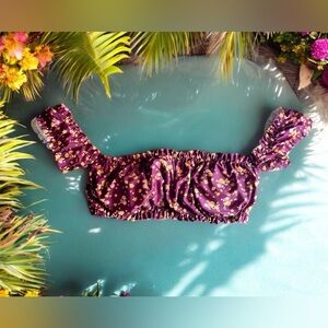 🎄Xhilaration top size Large. Scrunched areas. Beautiful pattern.